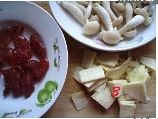 白玉菇冬筍炒香腸的做法 步骤3