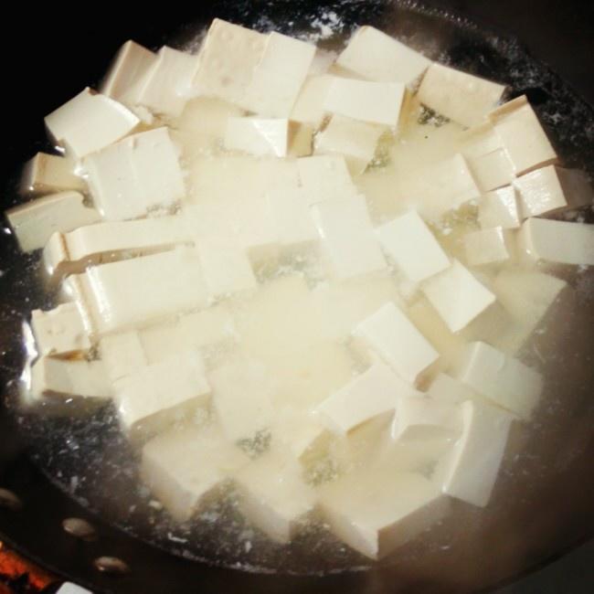 肉糜蝦皮燜豆腐的做法 步骤2