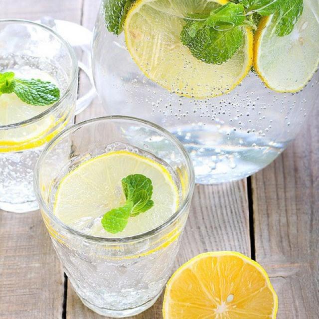 detox water 自制排毒養顏水 健康飲料 果蔬泡汁的做法 步骤6