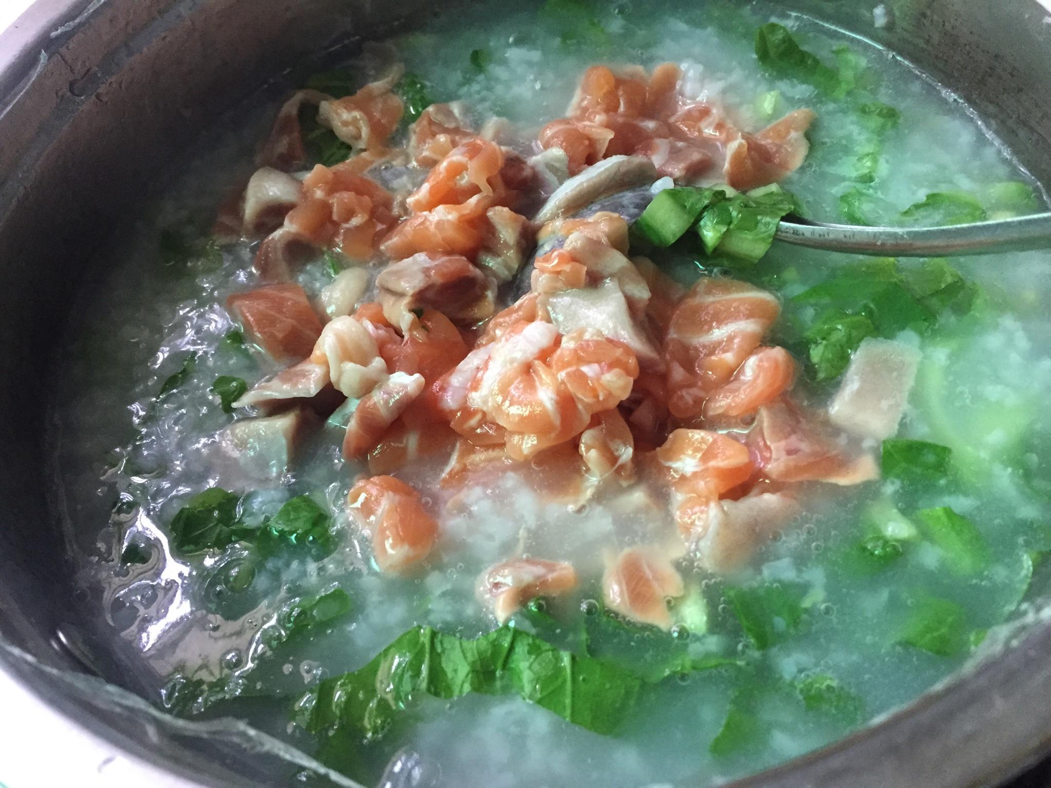 三文魚蔬菜粥的做法 步骤4