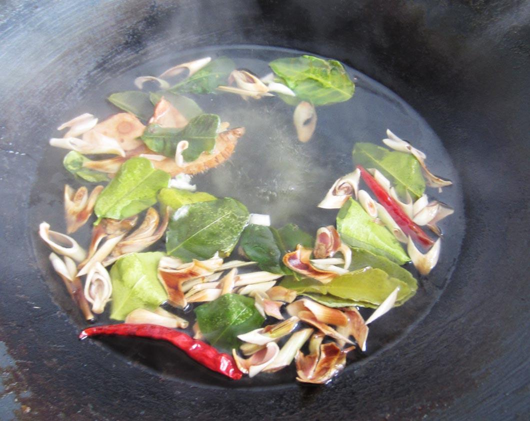 宴客倍兒有面子的大菜——東陰功湯的做法 步骤2