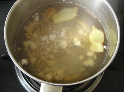 茯苓薏米薑茶的做法 步骤2