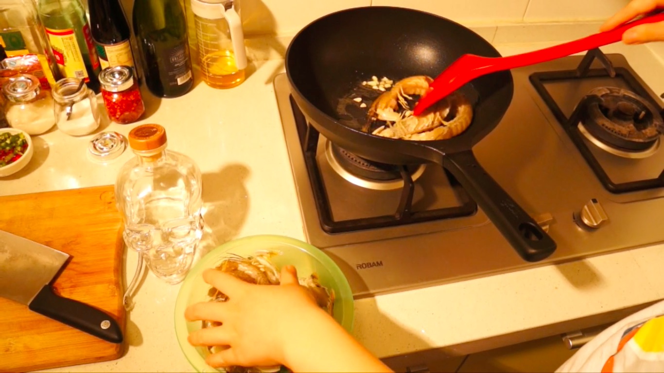 下酒菜：伏特加炒皮皮蝦的做法 步骤1