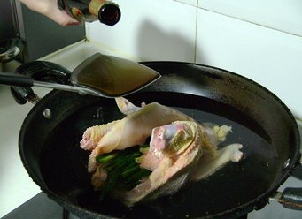 香辣鮮嫩口水雞的做法 步骤2