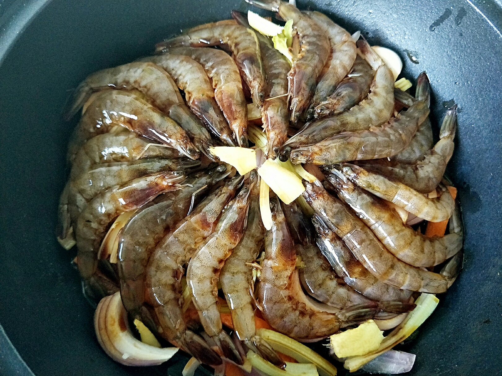 塔吉鍋椒香燜蝦的做法 步骤3
