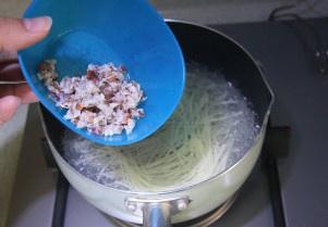 皮皮蝦青菜湯麪的做法 步骤2