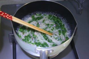 皮皮蝦青菜湯麪的做法 步骤3