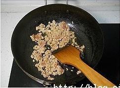 梅乾菜炒豆皮的做法 步骤6