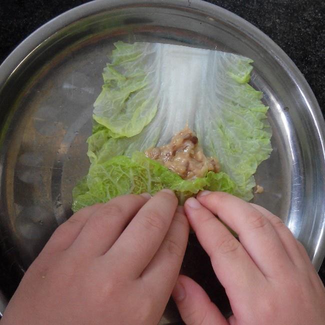 香菇肉末白菜卷(八歲兒童版)的做法 步骤7