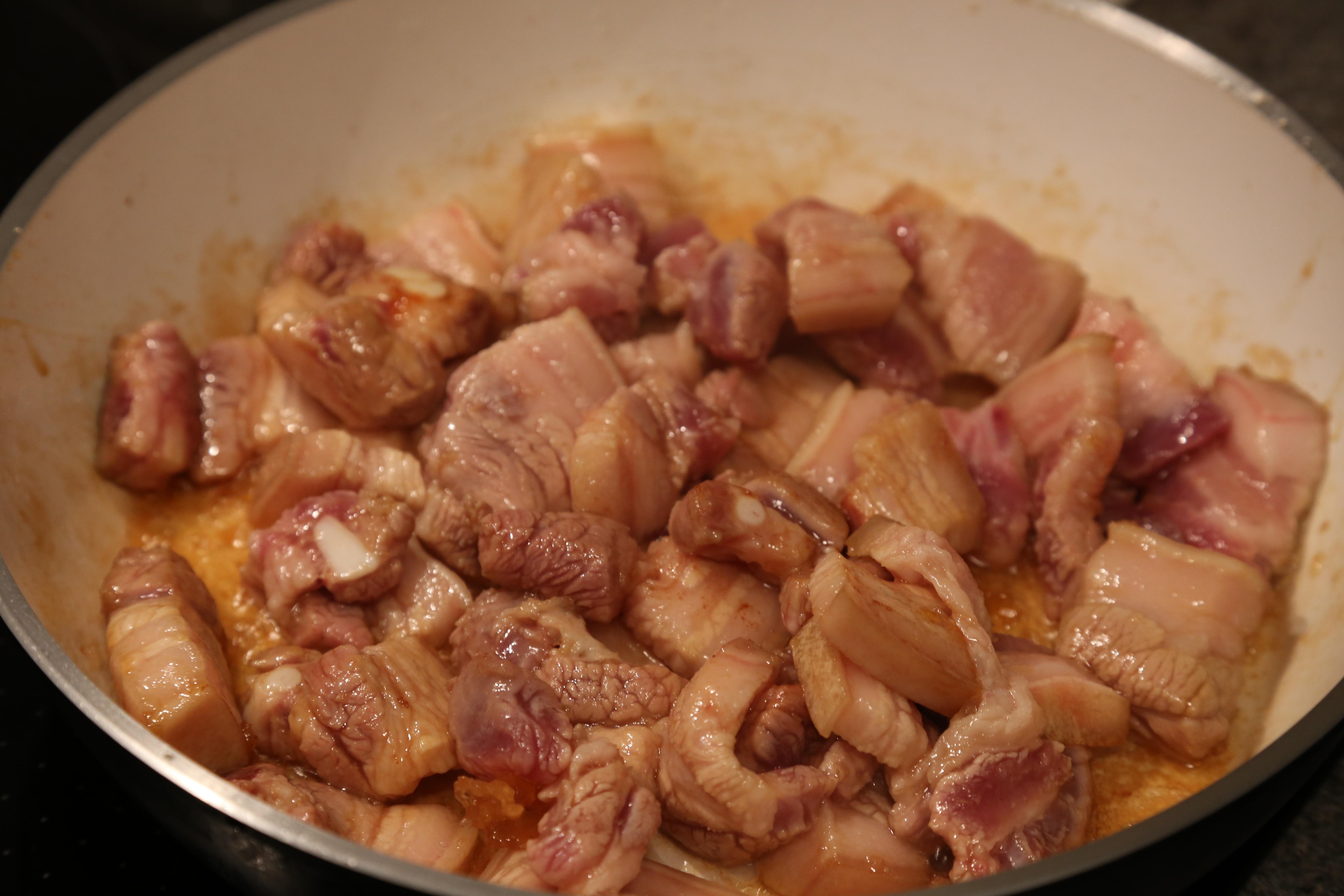 土豆紅燒肉燉白菜的做法 步骤3