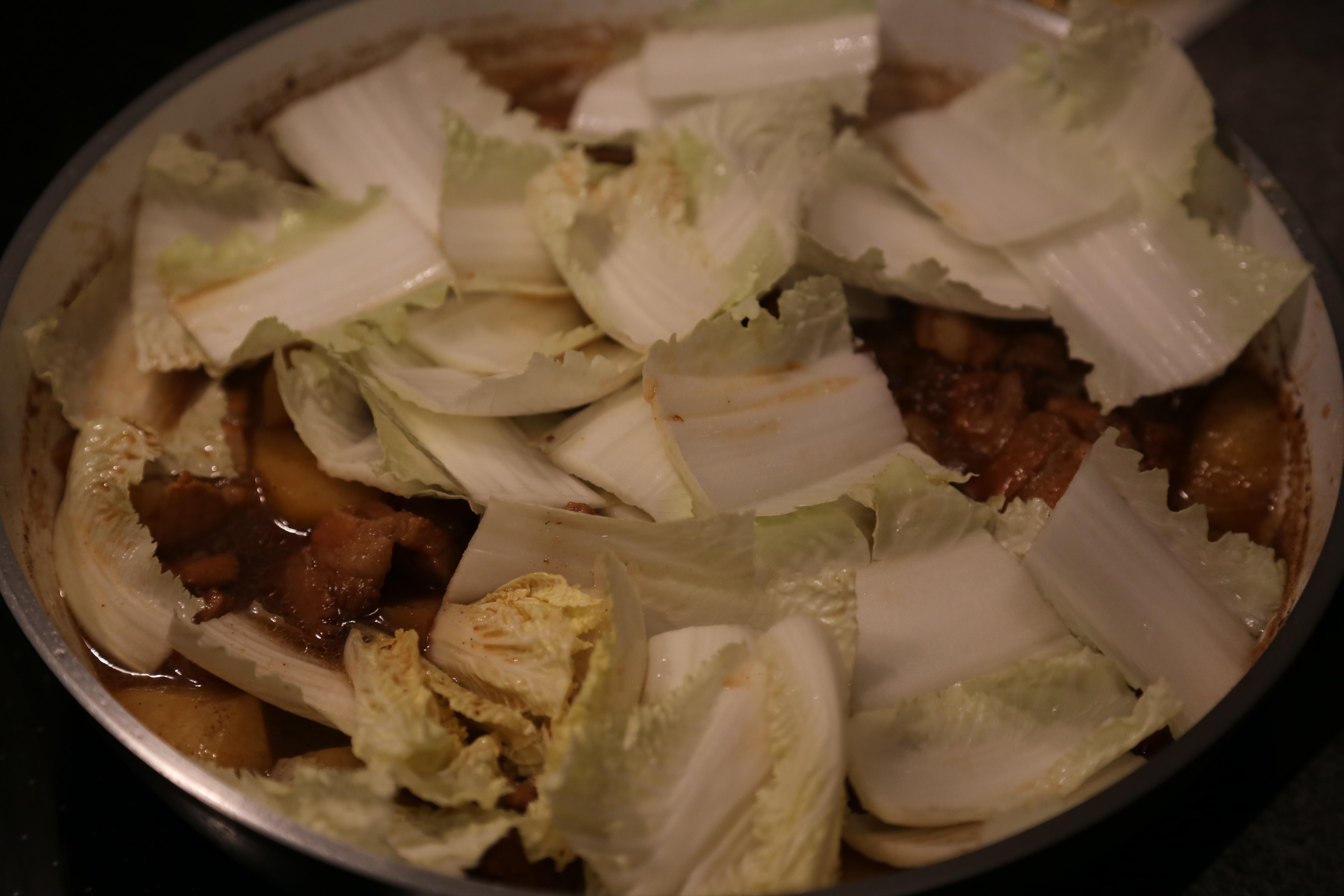 土豆紅燒肉燉白菜的做法 步骤7