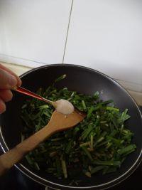補鈣又美容--韭菜蝦皮炒雞蛋的做法 步骤5
