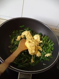 補鈣又美容--韭菜蝦皮炒雞蛋的做法 步骤7