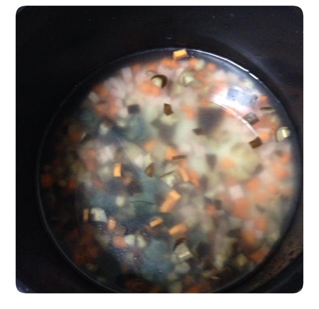 香菇胡蘿蔔肉腸粥（寶寶食譜）的做法 步骤2