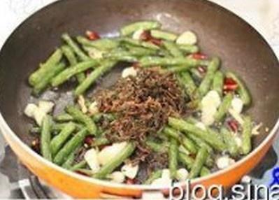 梅乾菜乾煸豆角的做法 步骤8