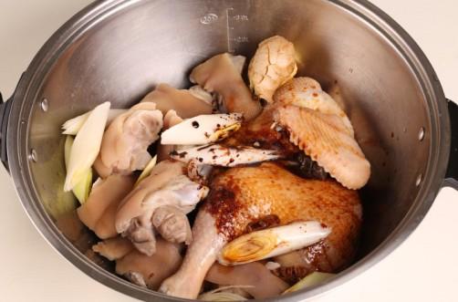 林志鵬自動烹飪鍋烹製豬蹄燜雞-捷賽私房菜的做法 步骤3