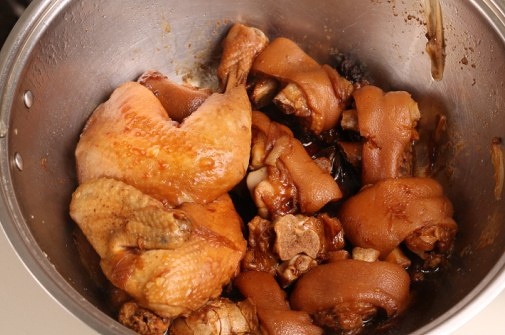 林志鵬自動烹飪鍋烹製豬蹄燜雞-捷賽私房菜的做法 步骤5
