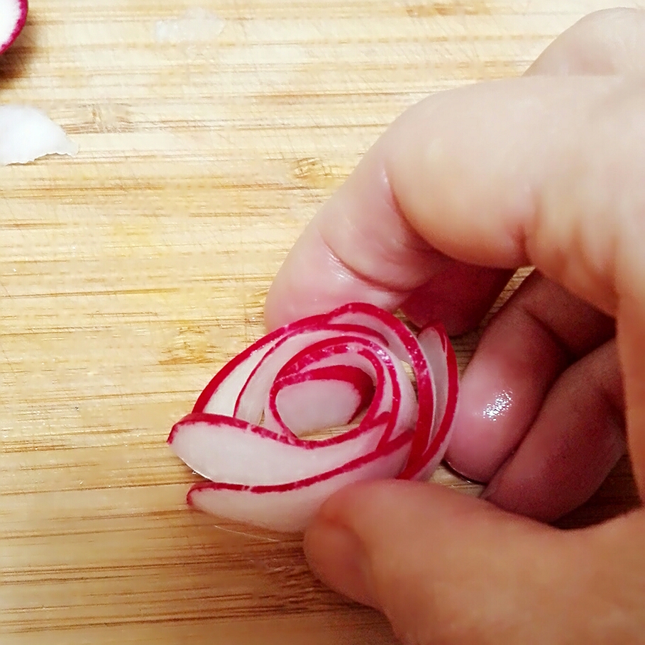 巧做櫻桃蘿蔔花的做法 步骤6