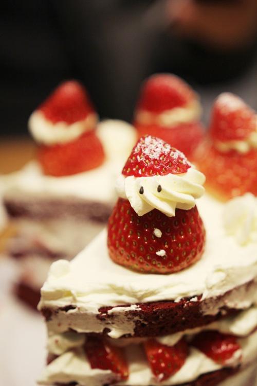 聖誕草莓雪人 紅絲絨戚風裸蛋糕的做法 步骤2