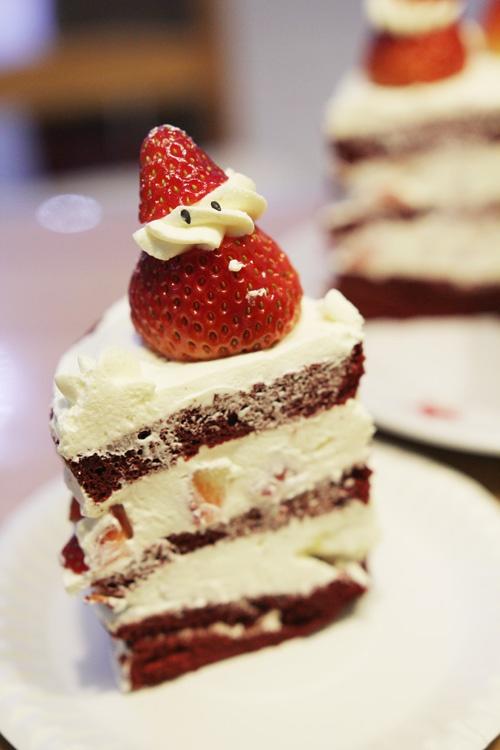 聖誕草莓雪人 紅絲絨戚風裸蛋糕的做法 步骤3