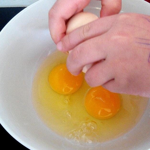 蛋餃的製作(七歲兒童版)的做法 步骤3