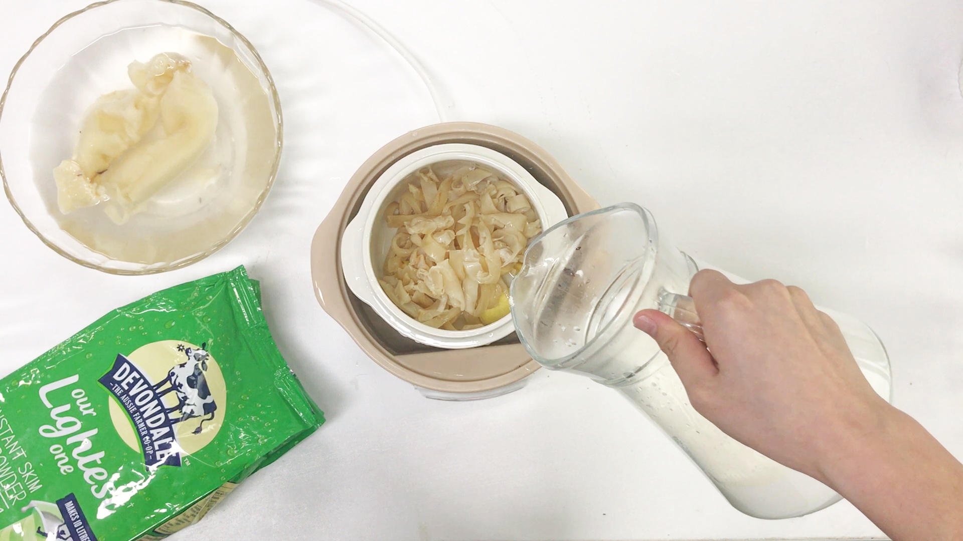 【小森媽媽菜譜】滋補養顏牛奶花膠凍的做法 步骤4
