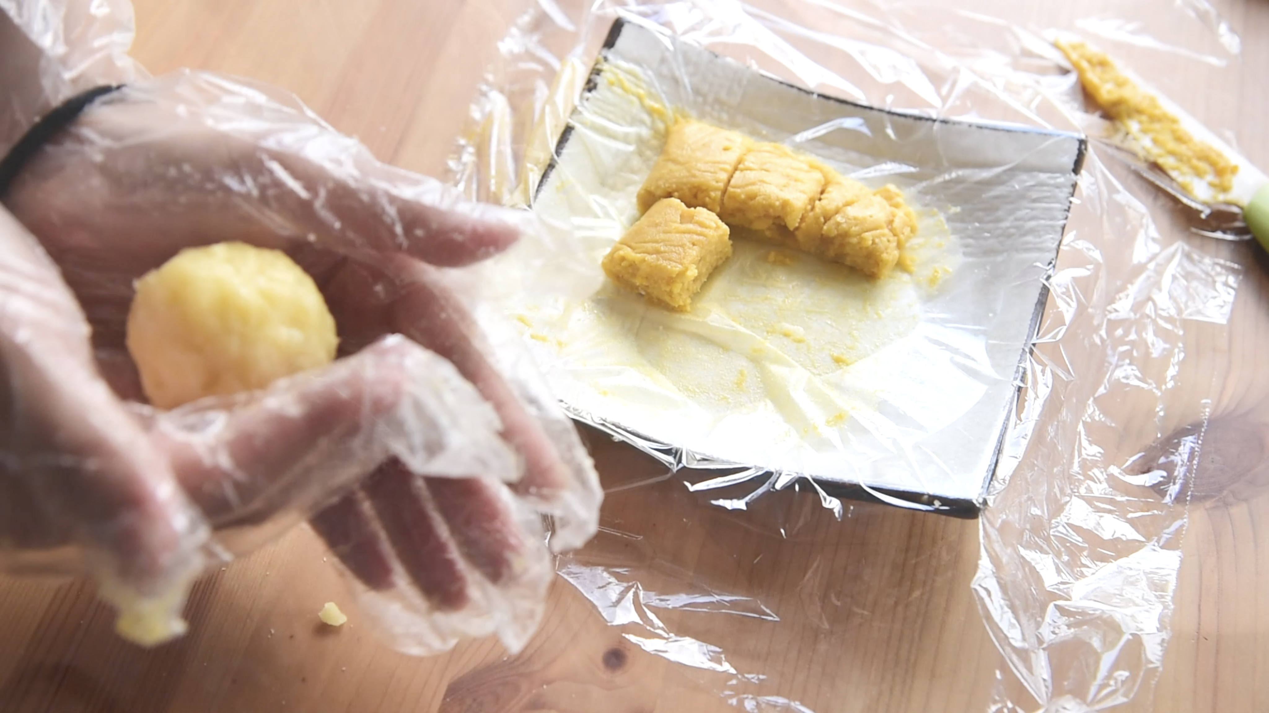 史上最簡單包法的冰皮奶黃流心月餅（百分百成功）的做法 步骤12