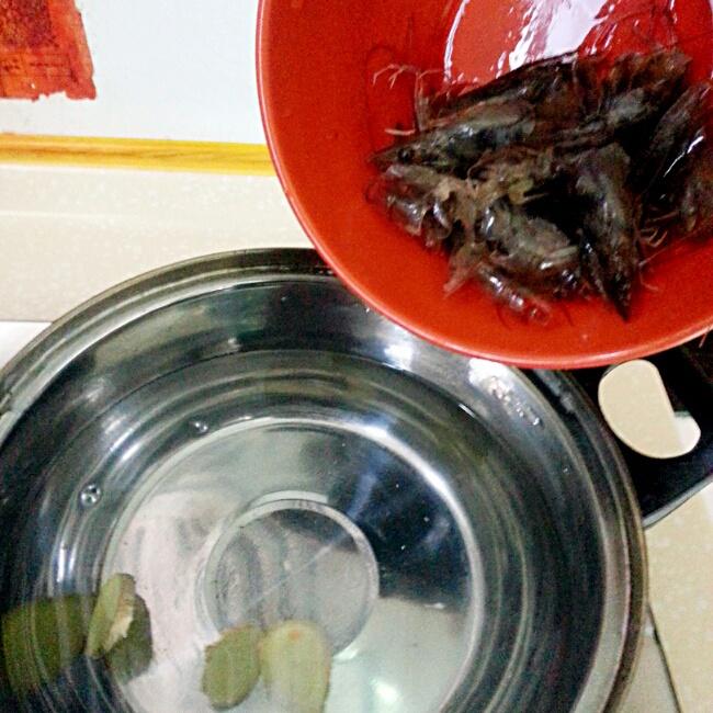 鮮蝦三文魚口蘑大餛飩·寶寶食譜的做法 步骤4