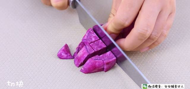 爆漿香芋紫薯餅 寶寶輔食食譜的做法 步骤2