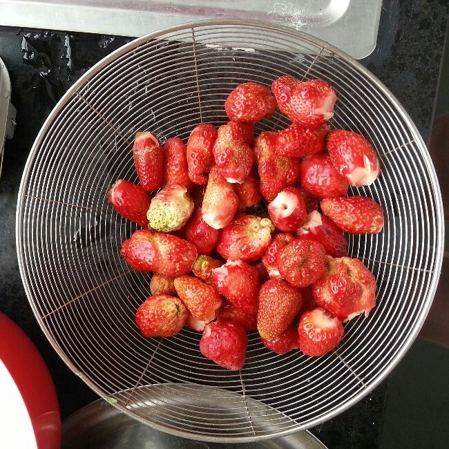 麪包機版草莓醬的做法 步骤2