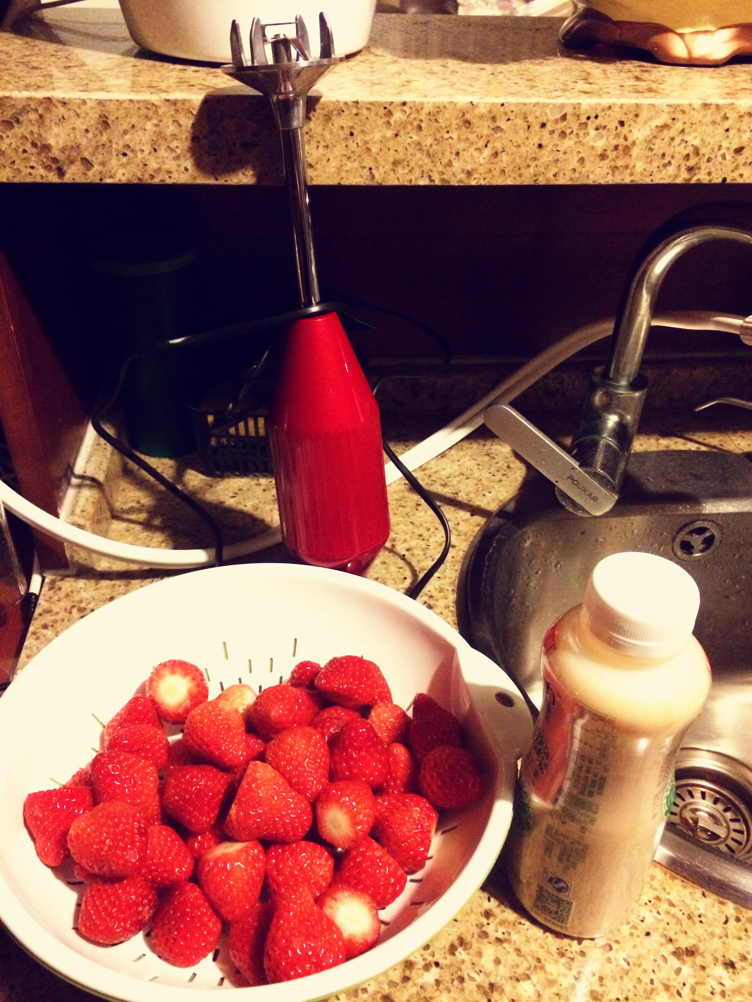 草莓多多飲品的做法 步骤1