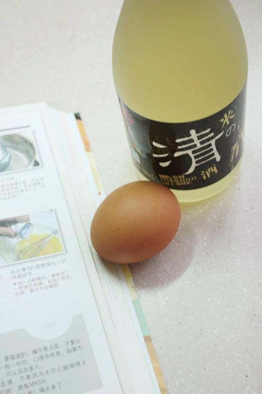 日本「卵酒」的做法 步骤1