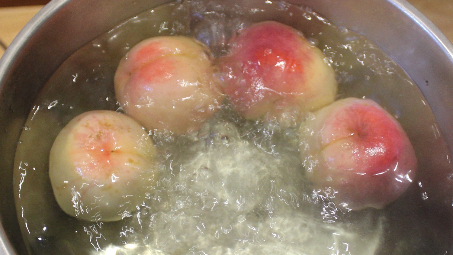 桃子果醬 非常誘人的粉紅色 全網最細緻的做法的做法 步骤1