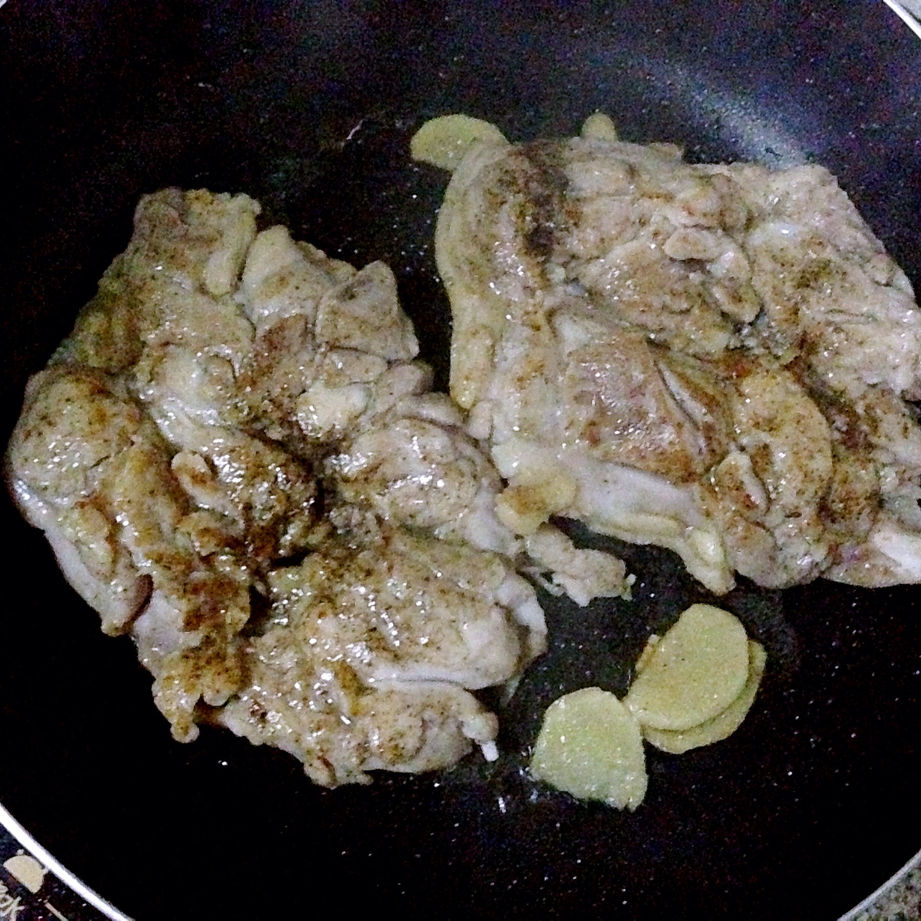健康無油版香煎雞腿肉的做法 步骤3