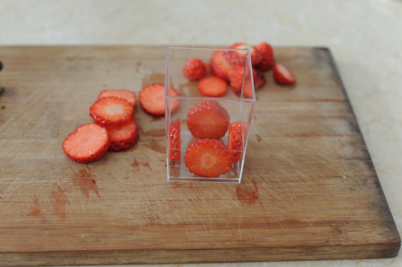 草莓布丁的做法 步骤5