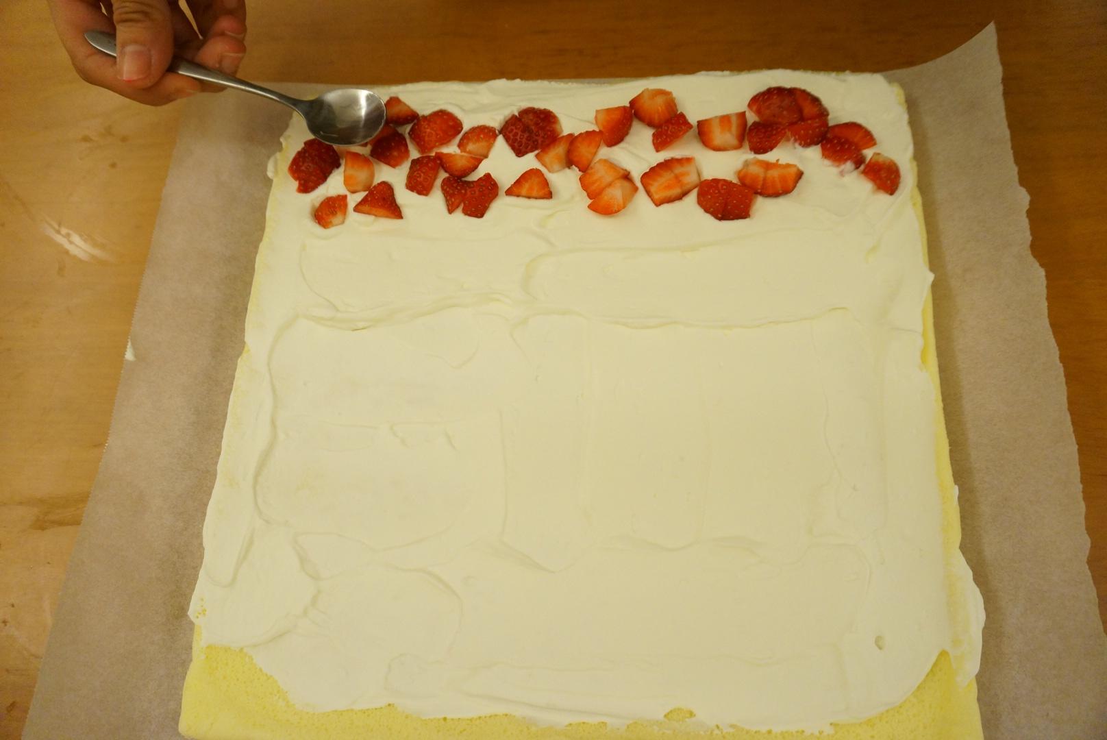 燙麪草莓蛋糕卷的做法 步骤19