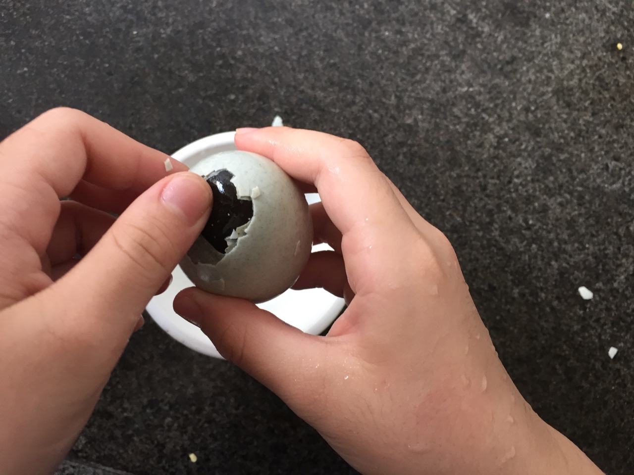 椒香涼拌皮蛋（十歲兒童版）的做法 步骤5