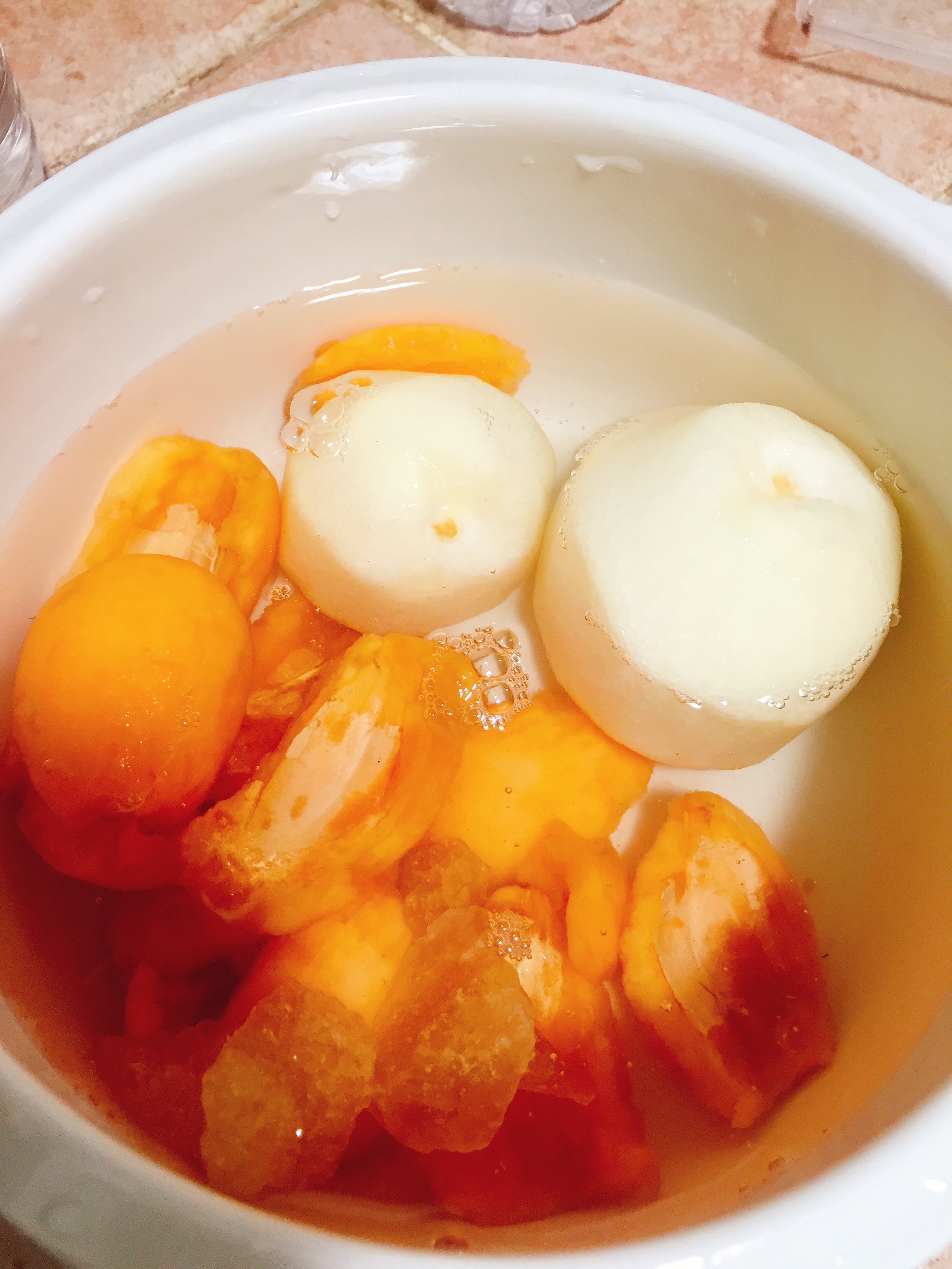 枇杷冰糖燉梨湯的做法 步骤2