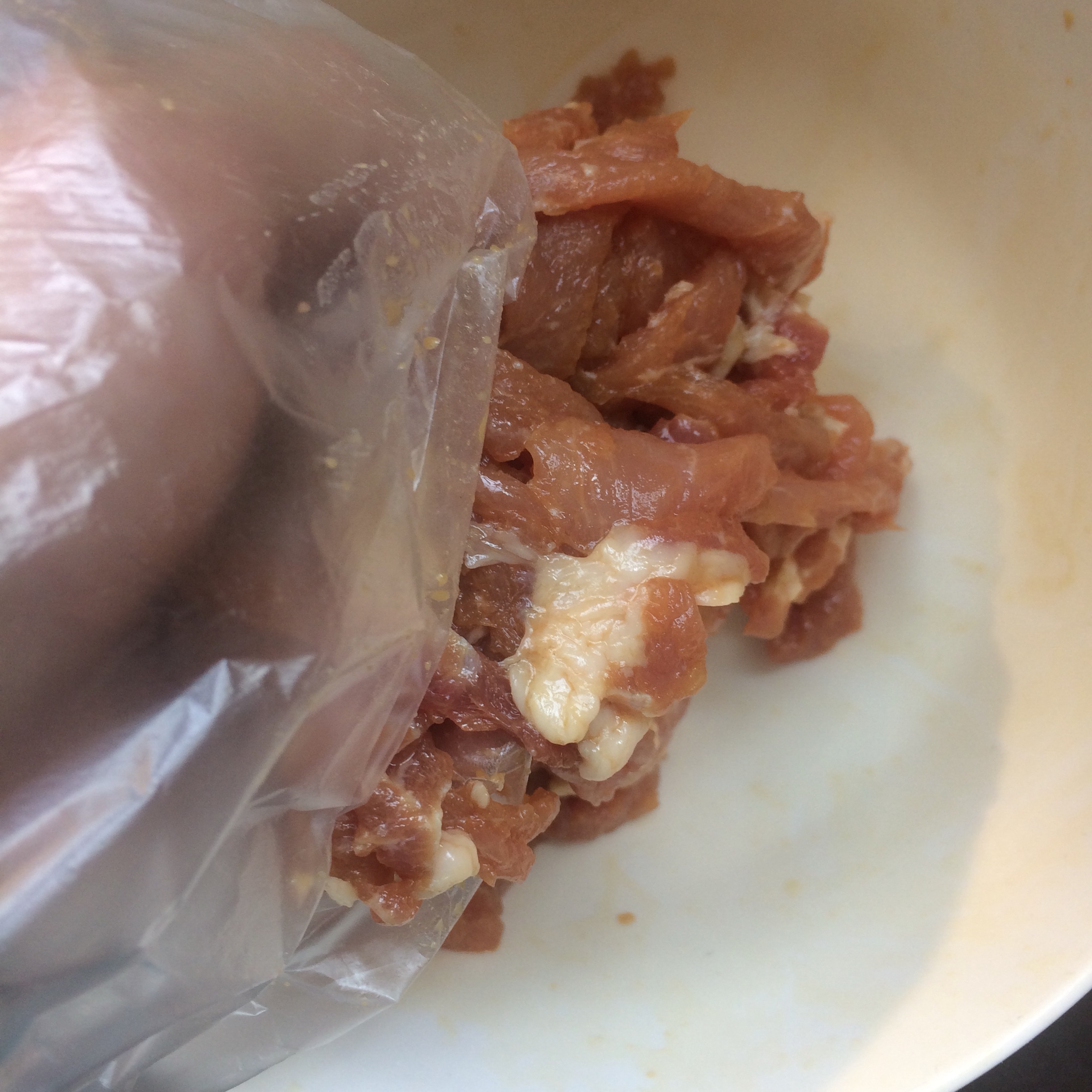 杭椒青蒜炒肉絲（農家小炒肉的做法）的做法 步骤2