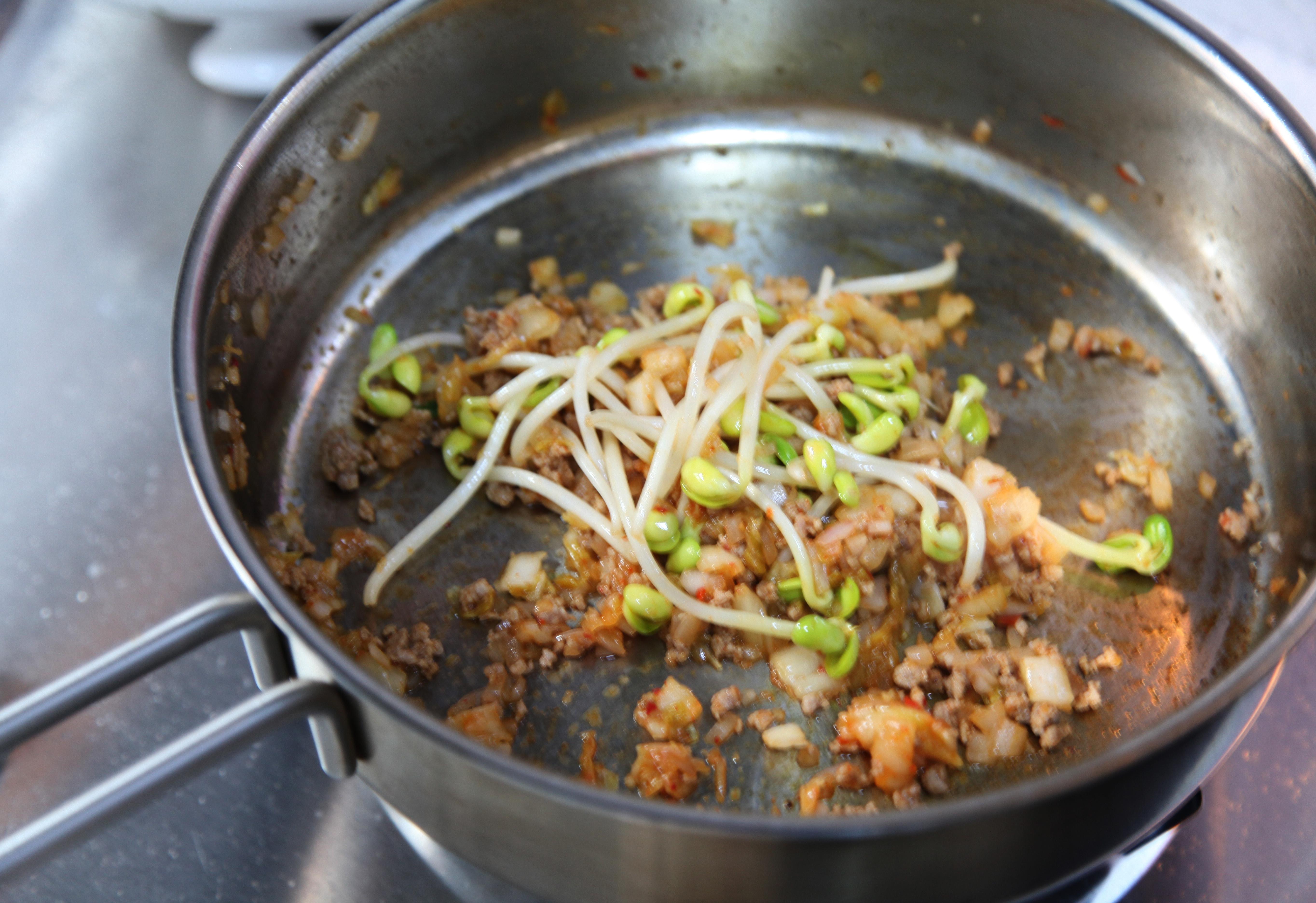 牛肉泡菜芝士焗飯的做法 步骤3