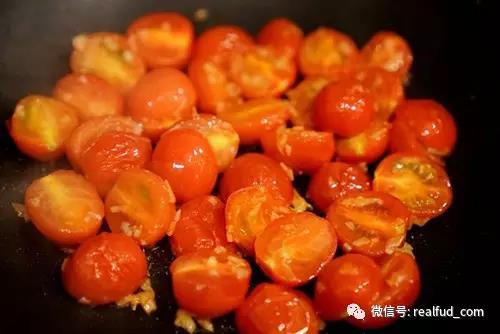 番茄燴飯的做法 步骤2