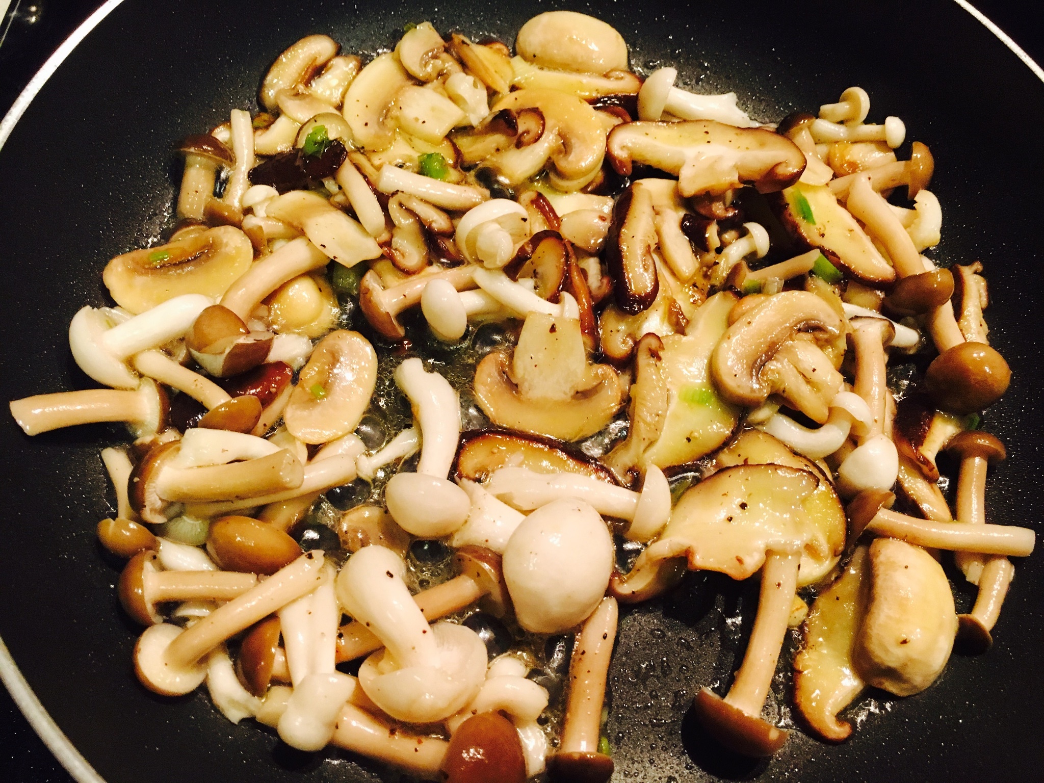 蒜香蘑菇炒飯的做法 步骤4