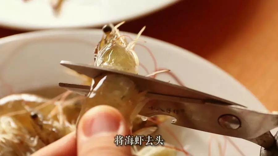 超快手的西班牙蒜片蝦丨包教包會 學不會不收費（西語：甘巴斯 阿勒 阿嘿呦~~）的做法 步骤3