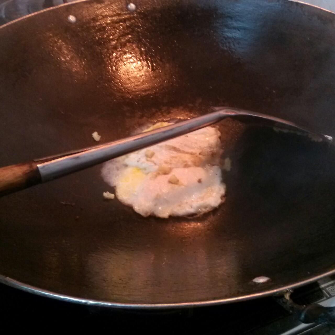 【暖胃】煎蛋枸杞子燒酒湯的做法 步骤4
