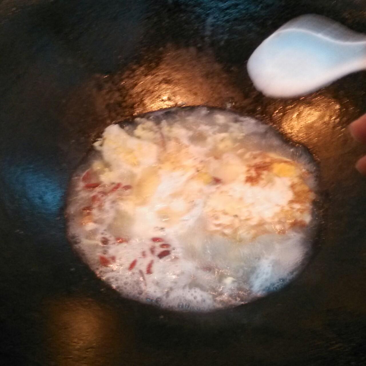 【暖胃】煎蛋枸杞子燒酒湯的做法 步骤7