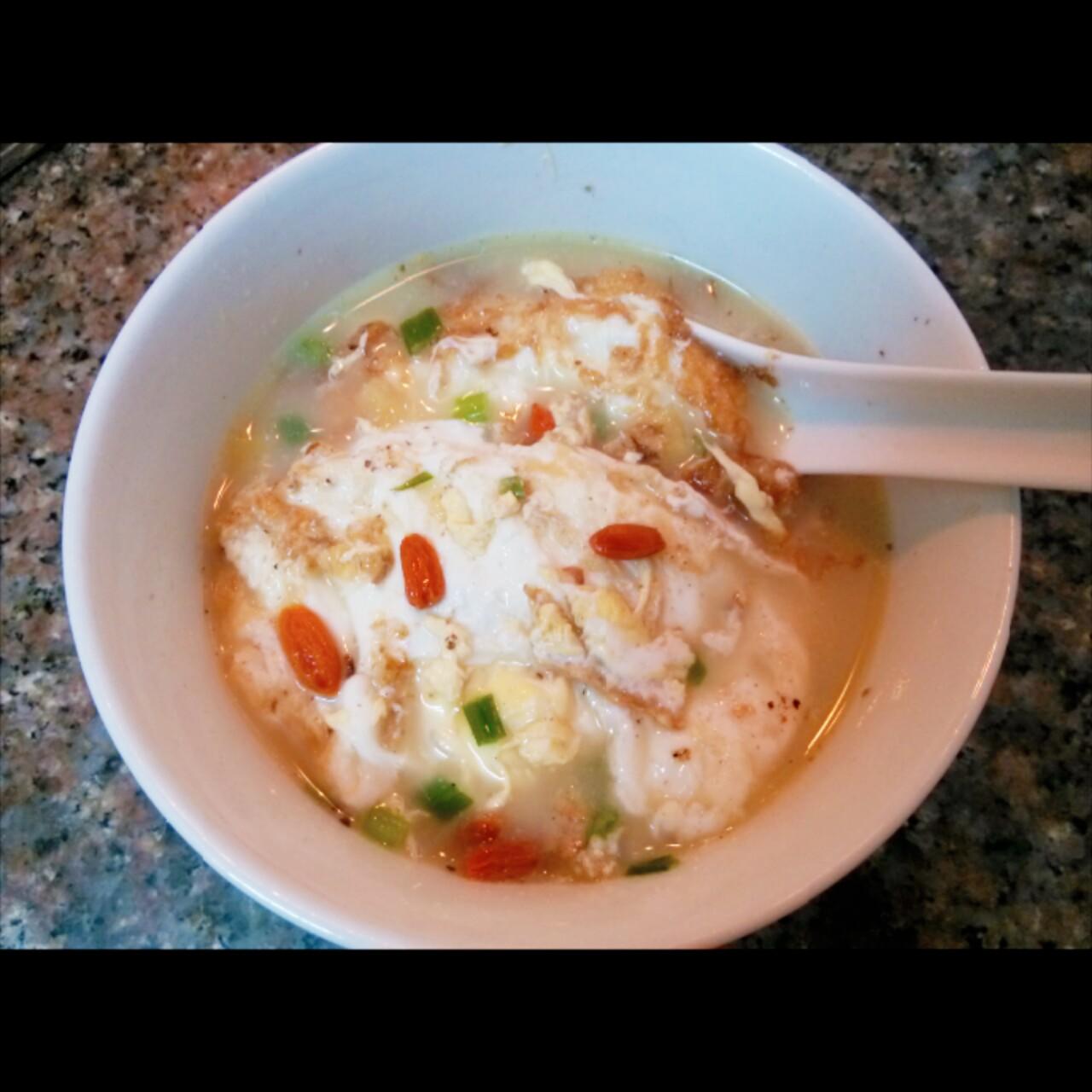 【暖胃】煎蛋枸杞子燒酒湯的做法 步骤10