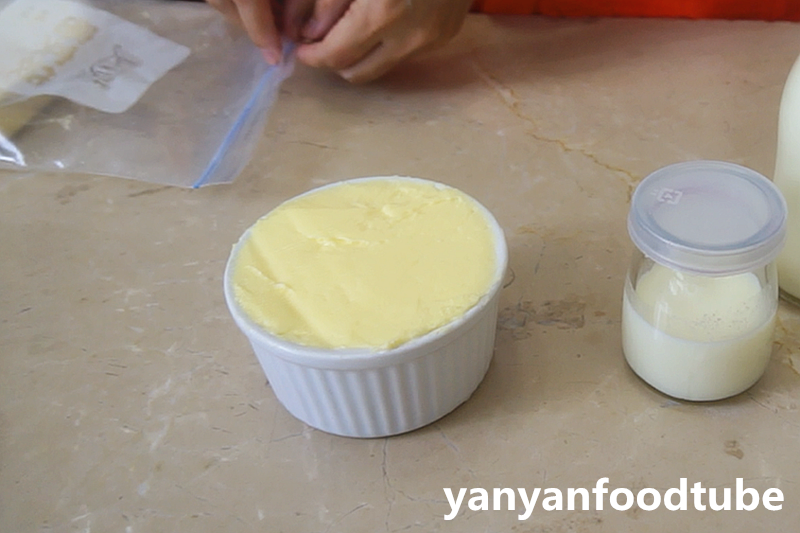 家庭自制黃油和酪乳 Homemade Butter and Butter Milk的做法 步骤6