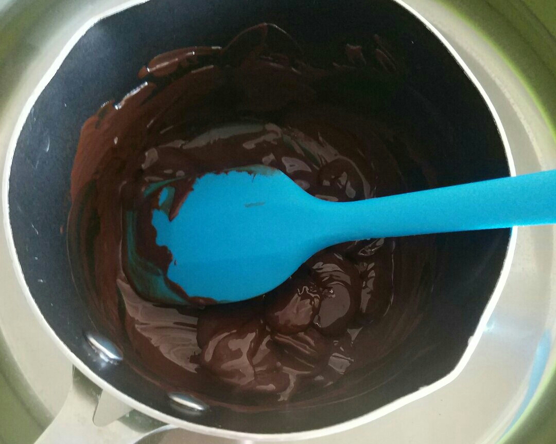 低糖馬卡龍:最簡單無色素版本。附黑巧克力百香果夾餡配方的做法 步骤15