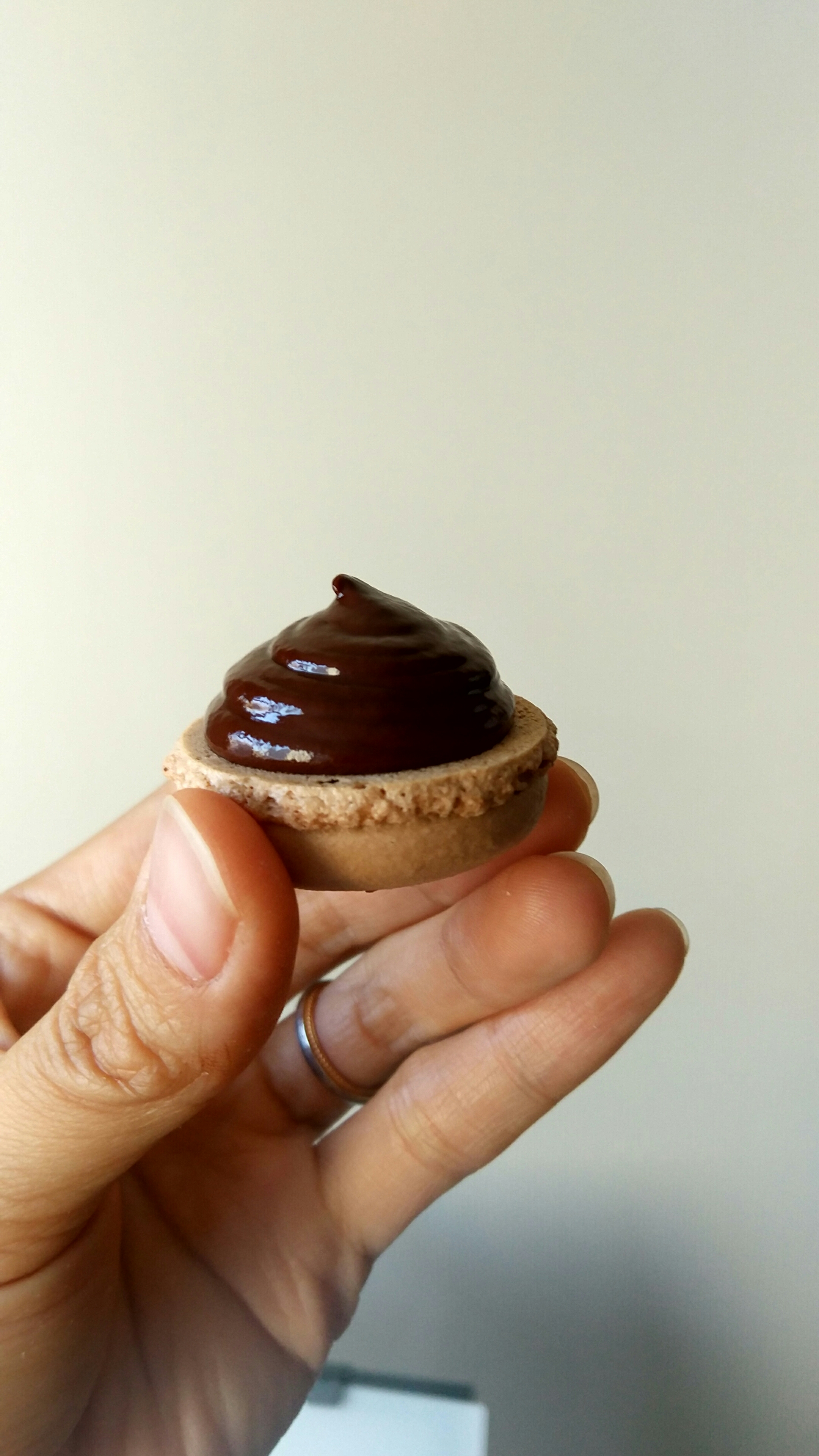 低糖馬卡龍:最簡單無色素版本。附黑巧克力百香果夾餡配方的做法 步骤21