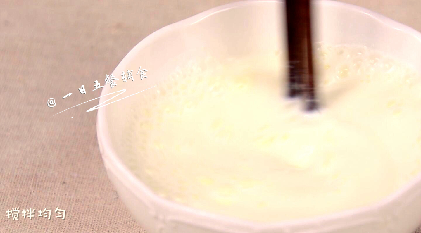 香蕉米飯布丁 寶寶輔食，奶粉+雞蛋的做法 步骤2